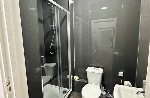 Grangetown House | Delightful 4-bedroom house in Cardiff City Centre