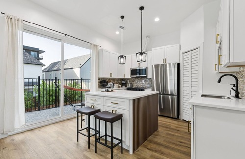 West Dallas House | Delightful 4-bedroom townhome with AC in Downtown Dallas
