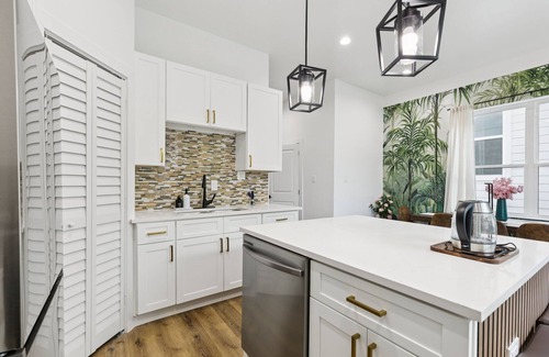 West Dallas House | Delightful 4-bedroom townhome with AC in Downtown Dallas
