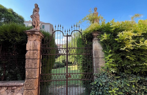 Est Apartment | Delightful apartment in Veronetta