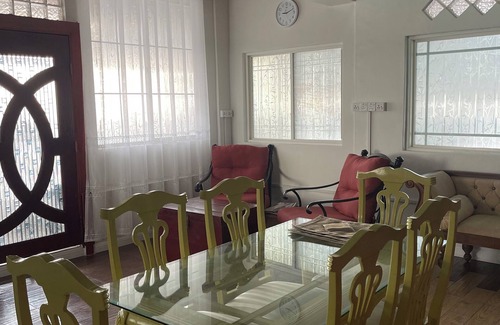 Bambalapitiya Apartment | Delightful apartment with AC in charming Colombo