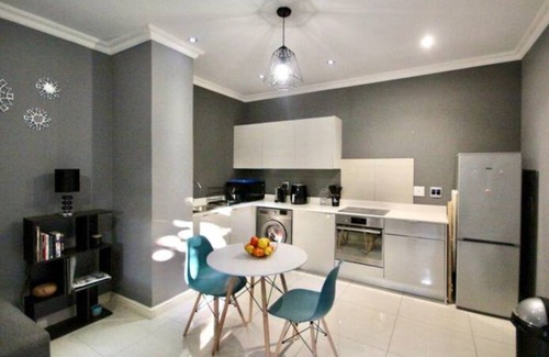 Mowbray Apartment | Delightful apartment with uncapped fibre WiFi in Cape Townn