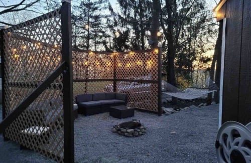 Wantage Apartment | Delightful Camper in Campground with Amenities