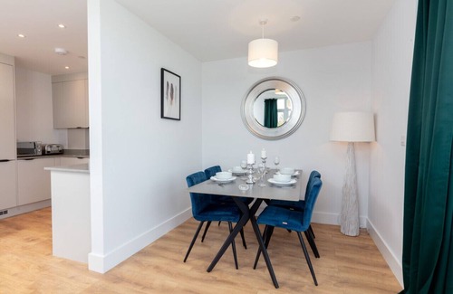 Walworth Apartment | Delightful Deluxe South Central Apartment