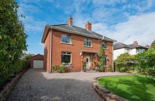 Belfast Central District Apartment | Delightful Family Home