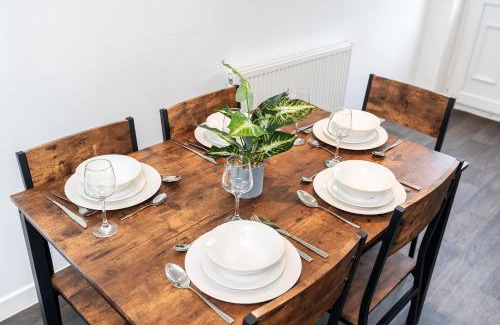 Sherburn in Elmet Apartment | Delightful House with Garden