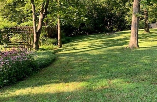 South Kansas City Apartment | DELIGHTFUL PATIO APT W/PRIVATE ENTRY IN SOUTH KC