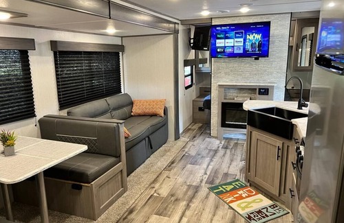 Southeast Orlando House | Delightful RV brand new 2022! 9 minutes from Orlando airport.