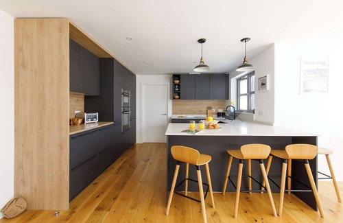 Wittering House | Delightful Seaside Hideaway 5 Mins to Beach