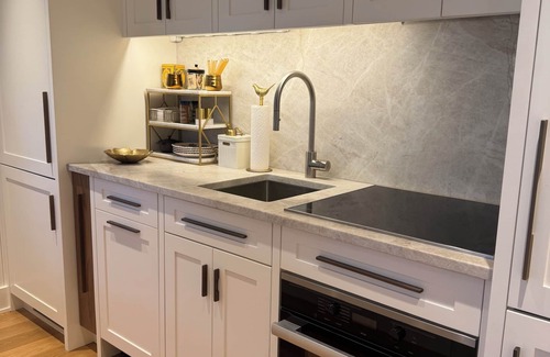 Ocean Grove House | Delightful Seaside Cottage blocks from the beach in Ocean Grove. Sleeps 2