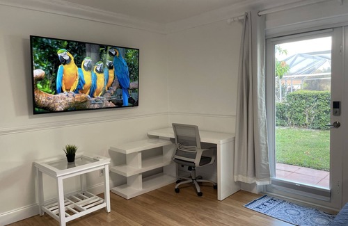 Greenview Shores Apartment | Delightful Studio in Wellington