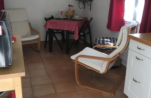 Grans Apartment | Delightful Studio With Pool