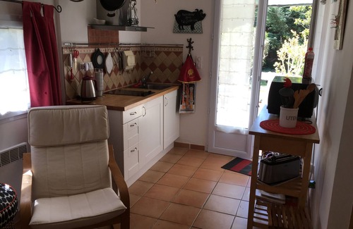 Grans Apartment | Delightful Studio With Pool