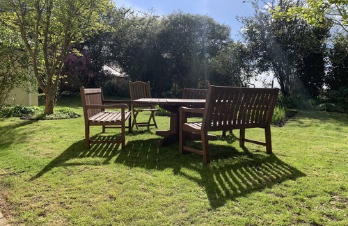 West Knighton Cottage | Delightful thatched cottage in beautiful sleepy Dorset village and countryside