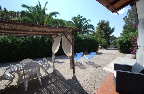 Lacona Apartment | delightful two-room apartment, large outdoor areas with lots of greenery and privacy, children's area