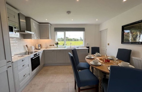 Ipswich House | Dell View - Charming & Cosy