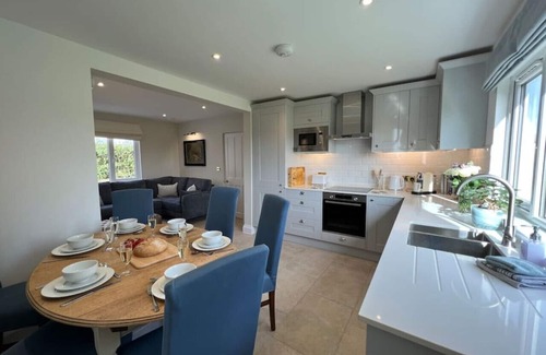 Ipswich House | Dell View - Charming & Cosy