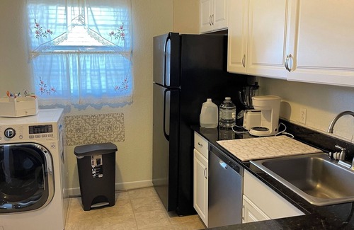 Delray Beach Condo | Delray Beach Beautifully Lago Del Ray 2/2 Lake View Renovated Condo,8Min 2 Beach