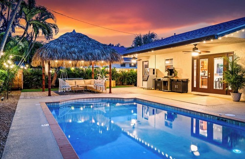 Tropic Palms House | Delray Family Retreat - Heated Pool - Hot Tub - Sauna - Cold Plunge - Games Room