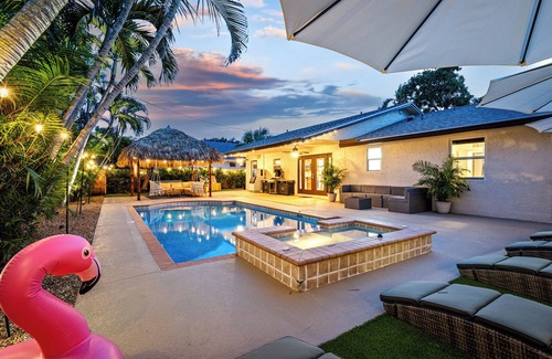Tropic Palms House | Delray Family Retreat - Heated Pool - Hot Tub - Sauna - Cold Plunge - Games Room