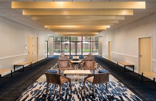 Minneapolis Hotel | Delta Hotels by Marriott Minneapolis Northeast