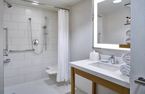 Norfolk - Virginia Beach Hotel | Delta Hotels by Marriott Norfolk Airport