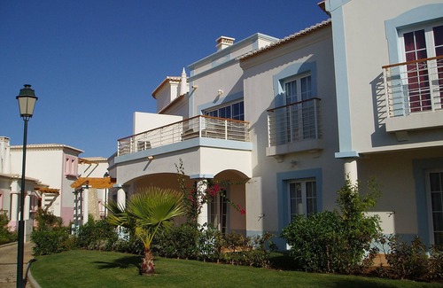 Budens House | Deluxe Golf Townhouse Only 5 Mins To The Beach