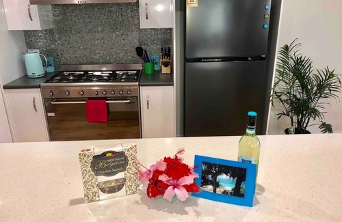 Yamba Apartment | DELUXE 2 bed, 1.5 bath townhouse! Central location, spacious, wifi, garage