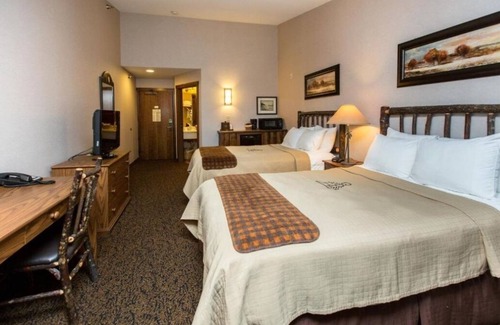 Onalaska Hotel | Deluxe 2 Queen, Complimentary Hot Breakfast, Stoney Creek Onalaska