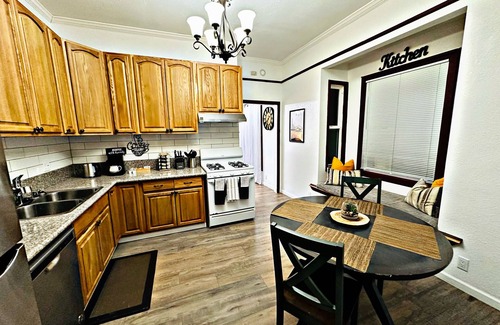 Downtown Sacramento House | Deluxe 2BD/1.5BA Heart of Downtown Sacramento