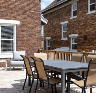 Mount Auburn House | Deluxe 4-Bedroom w Huge Deck 3-Min to Downtown