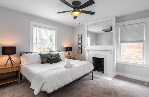 Mount Auburn House | Deluxe 4-Bedroom w Huge Deck 3-Min to Downtown