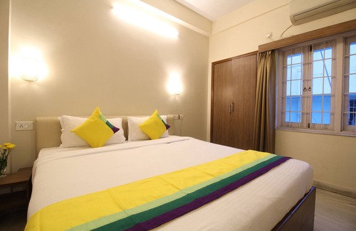 Salt Lake Bed & Breakfast | Deluxe AC Room at Anamitra Guest House #6