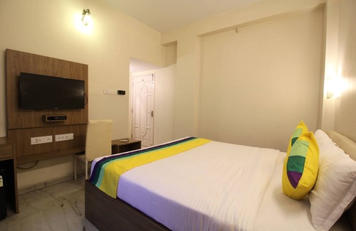 Salt Lake House | Deluxe AC Room at Anamitra Guest House #7