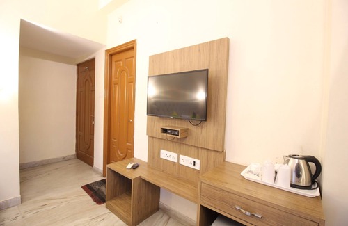 Salt Lake House | Deluxe AC Room w/Balcony at Anamitra Guest House #2