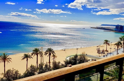 Barri Vell - Santa Creu Apartment | Deluxe apartment on the first line of the beach in Alicante