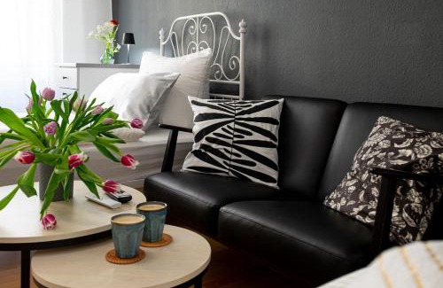 Nordwest Apartment | Deluxe apartment with balcony near stadium & city