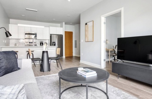 Arlington Heights Apartment | Deluxe Arlington Heights 1BR w/ Gym & W/D, near I-90, by Blueground