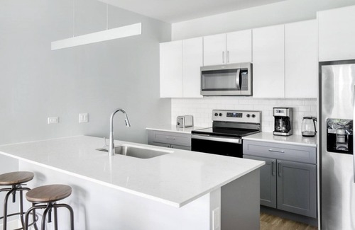Arlington Heights Apartment | Deluxe Arlington Heights 1BR w/ Gym & W/D, near I-90, by Blueground