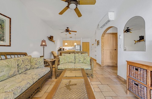 Centro - Supmza 001 Condo | Deluxe Beachfront Ground Floor Apartment # 6 Nautibeach