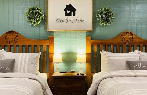 Amarillo Apartment | Deluxe Big Texan Multi Suite