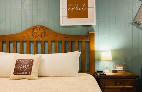 Amarillo Apartment | Deluxe Big Texan Multi Suite