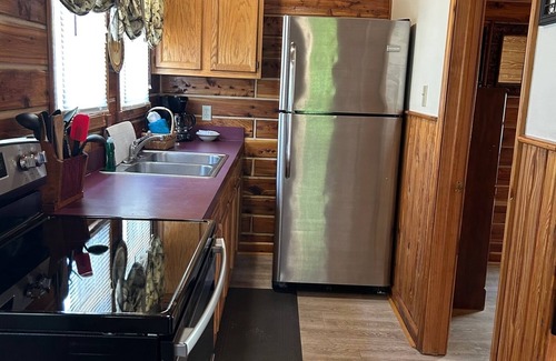 Eckerty Cabin | Deluxe Cabin 20 with HOT TUB Located on Patoka Lake in Southern Indiana