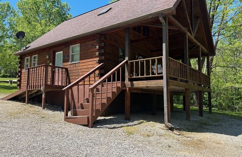 Eckerty Cabin | Deluxe Cabin 20 with HOT TUB Located on Patoka Lake in Southern Indiana