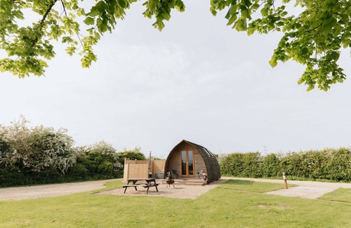Weston Cabin | Deluxe Cosy Cabin With Wood Fired Hot Tub