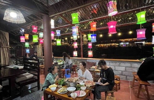 Meo Vac House | Deluxe Double Room - O'Chau Meo Vac Homestay