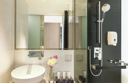 Kwai Chung House | Deluxe Double Room with FREE WiFi & GYM