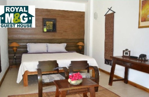 Maun House | Deluxe Double Room with Shower 1