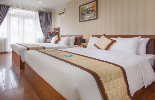 Old Quarter Hotel | Deluxe family room in the heart of the old quarter