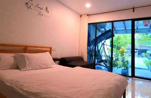 Kudahuvadhoo Hotel | Deluxe Garden Villa with Open-Air Bathroom